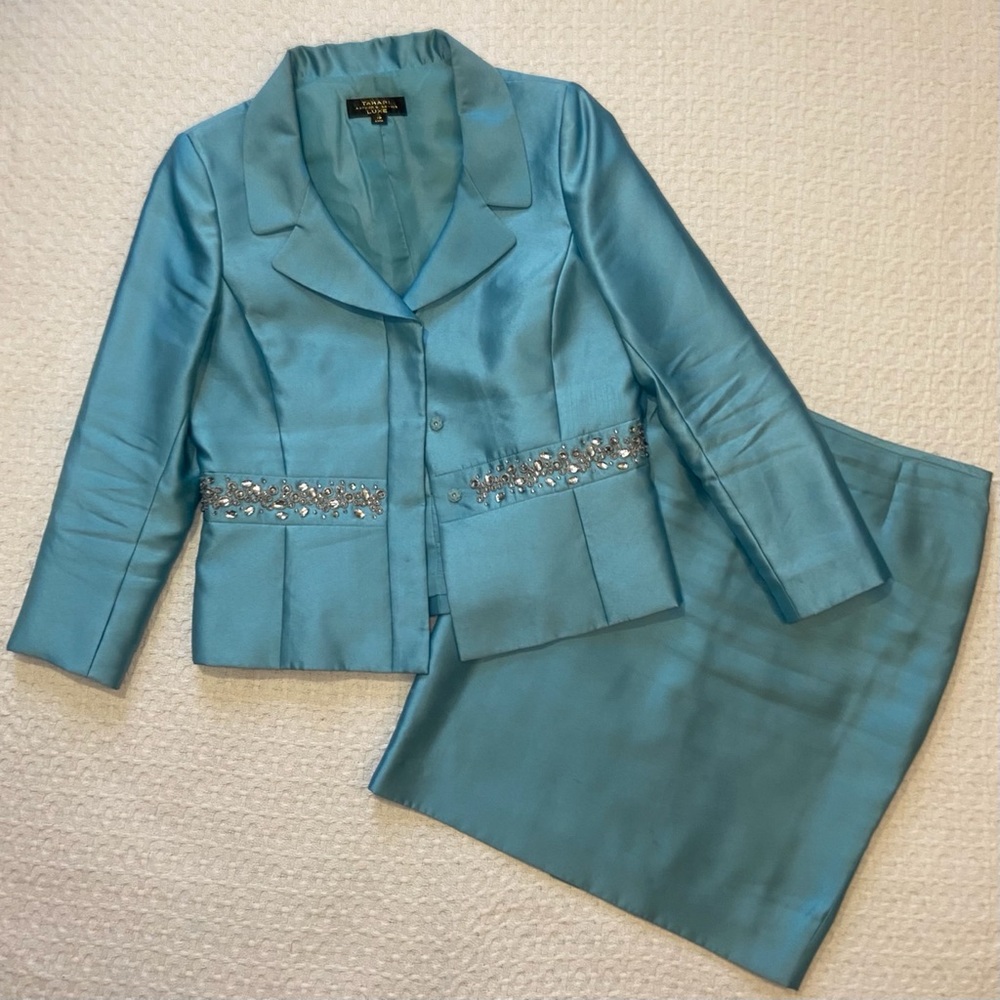 Blue Tahari Luxe Size 12? Skirt Suit w/Jewel Belt